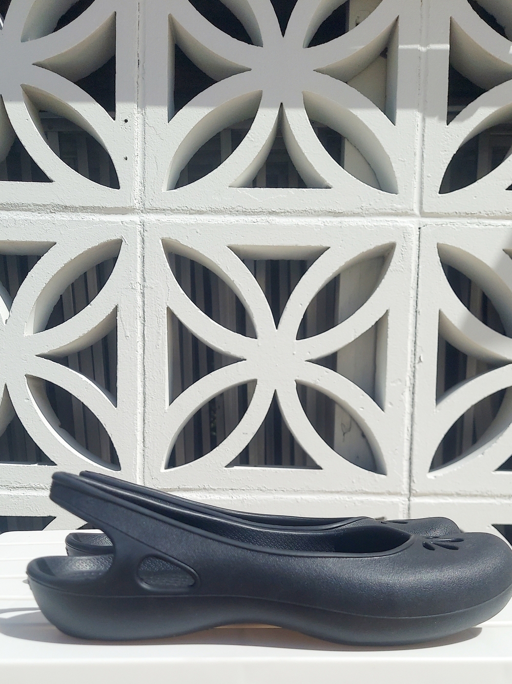 CROCS Taylor Black Slingback Cut Out Crocs Women's Size 8 NWT Athleisure Travel